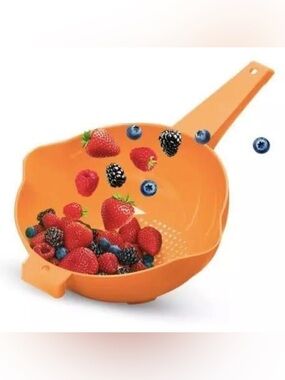 Tupperware   Large Colander Strainer 2 L Orange
